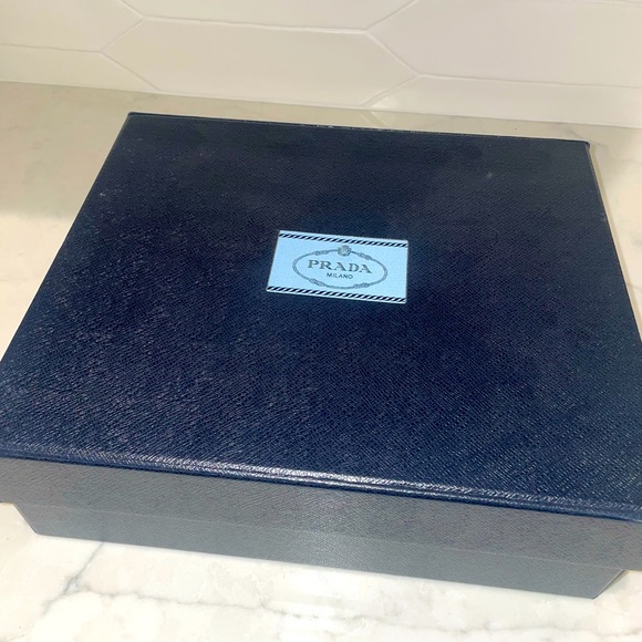 Prada Zip Saffiano Travel - Picture 2 of 6